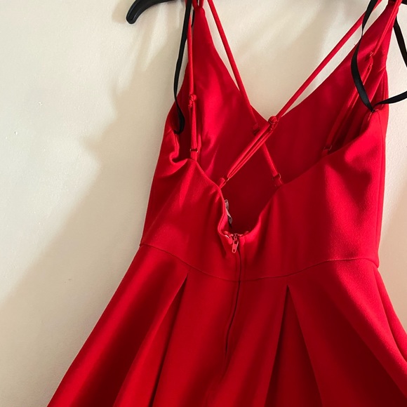 Red dress - Picture 5 of 9